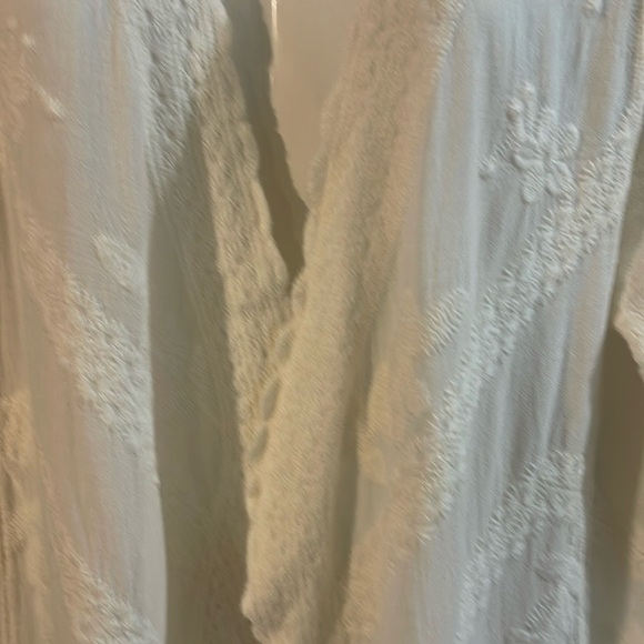 Elegant Cream Lace Women's Tunic - Picture 5 of 9